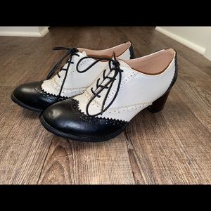 women’s oxfords